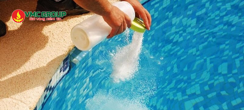 Cần sử dụng liều lượng chlorine trong khử trùng nước bể bơi hợp lý