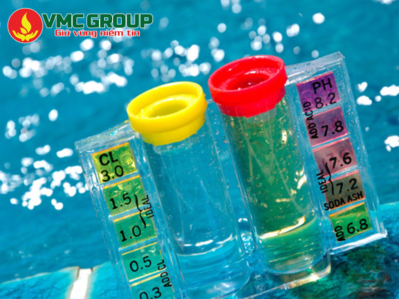 Bộ test nước hồ bơi giúp xác định nồng độ pH trong bể 