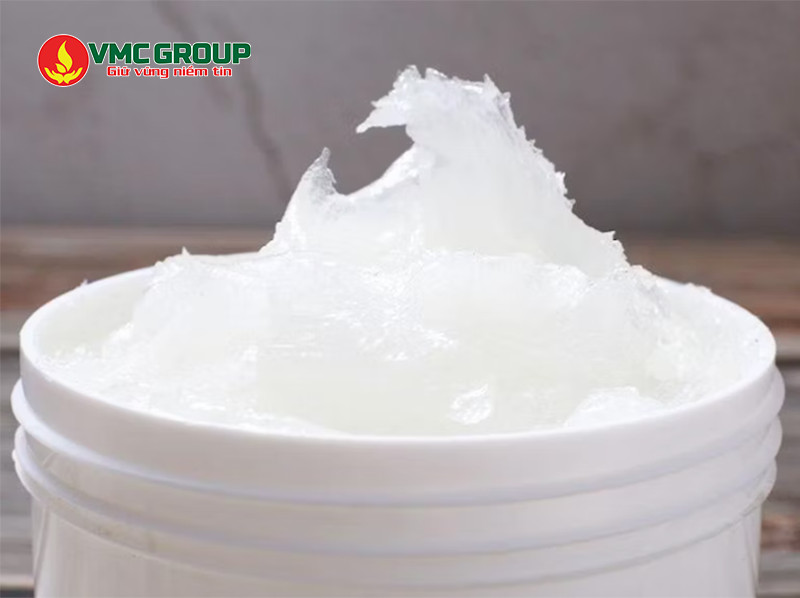 Vaseline có dạng sáp màu trắng