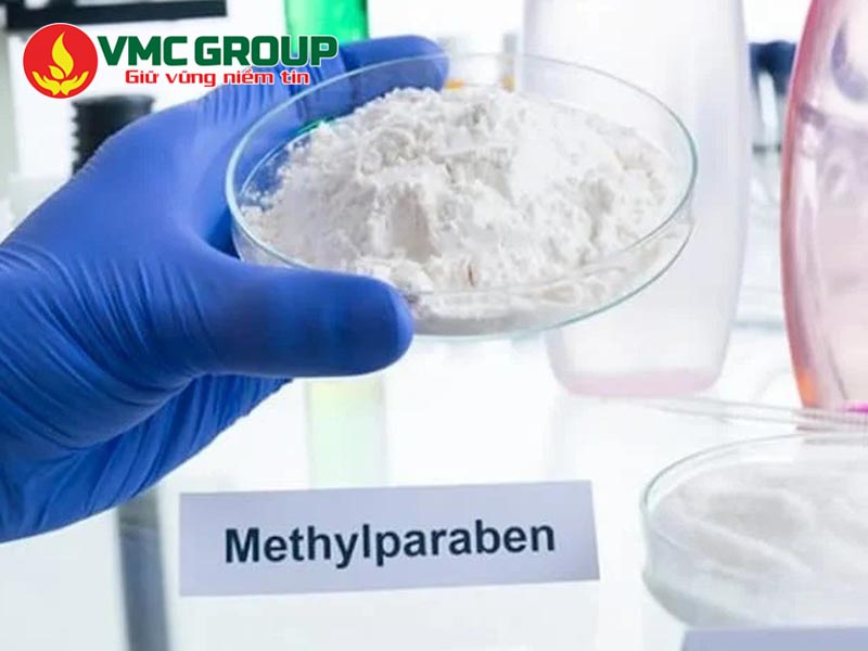 Methyl Paraben có dạng bột màu trắng