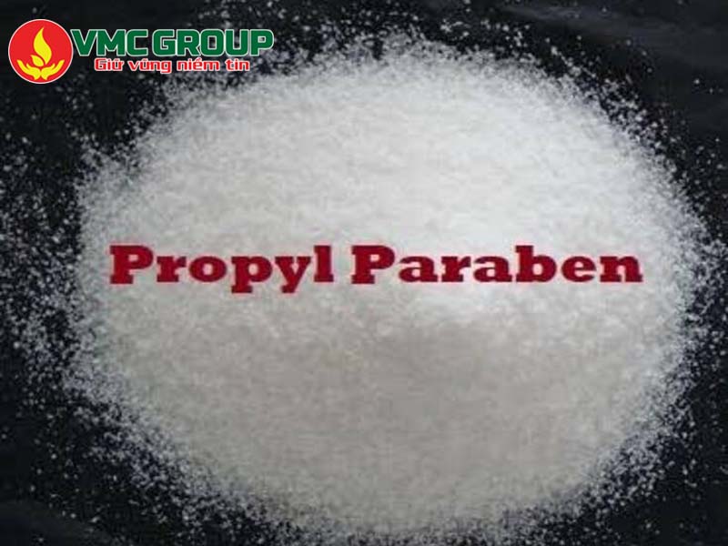 Propylparaben có dạng tinh thể màu trắng