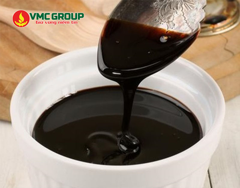 Rỉ mật có dạng lỏng đặc sánh màu nâu đen