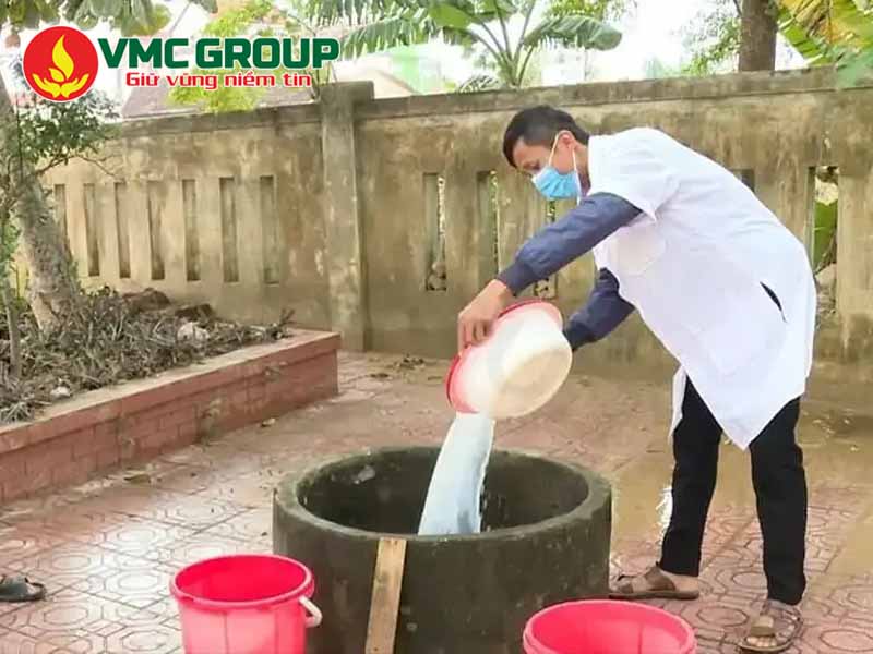 Sử dụng Cloramin B khử trùng nước mùa mưa lũ