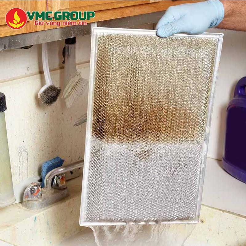 Cách tẩy dầu mỡ lâu ngày trên bếp