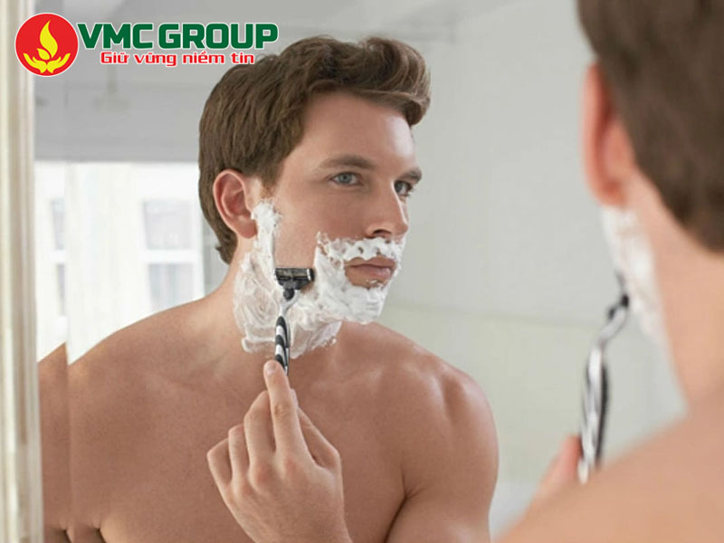Tinh thể bạc hà tạo cảm giác mát lạnh trong kem cạo râu